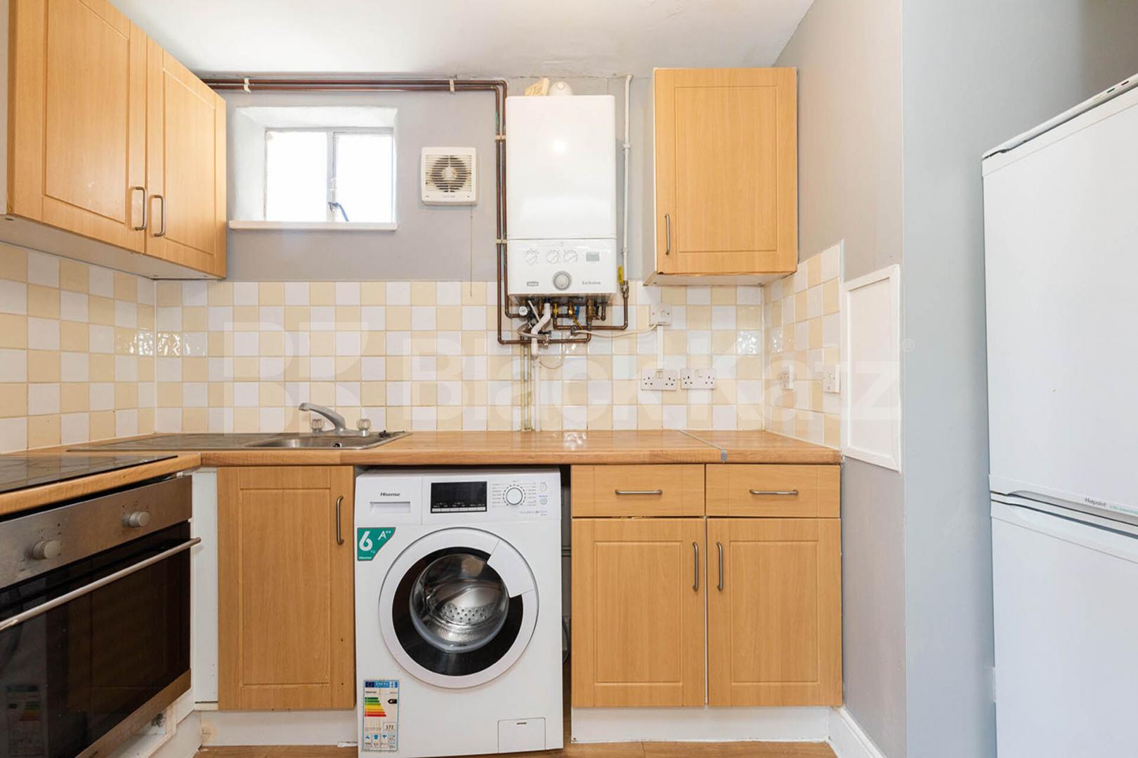 Bright two double bedroom flat set on the top floor of a period house Mercers Road, Tufnell Park